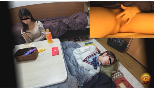 〜外は平静・中は熱情〜隠撮こたつオナニー